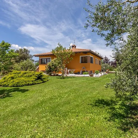 Casona Serrari Con Piscina 아파트